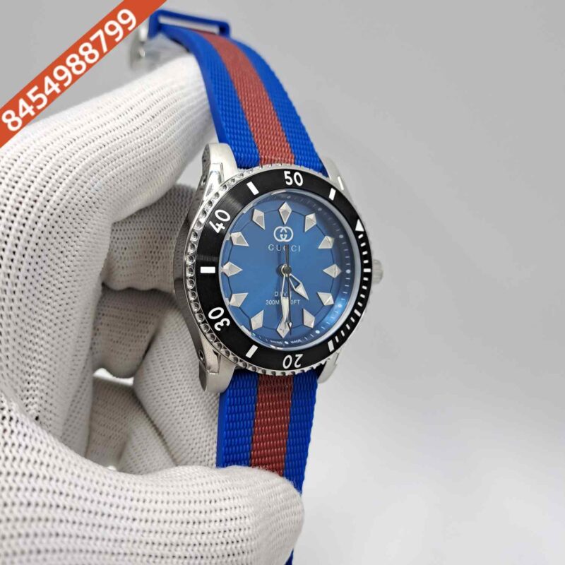 Gucci Dive Steel Blue Dial Unisex Rubber Strap Swiss Watch - Image 3